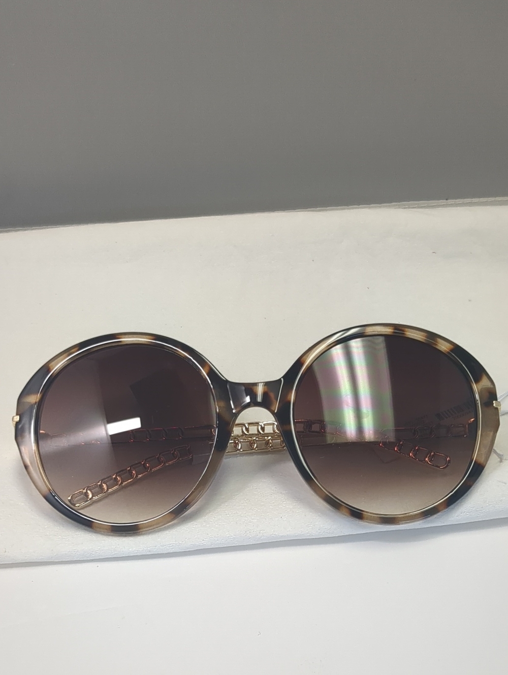 Round Tortoiseshell Sunglasses with Brown Gradient Lenses